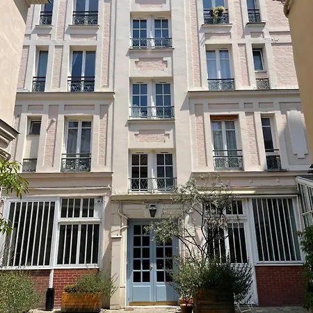 Апартаменты Triplex Refait A Neuf A Bastille Париж